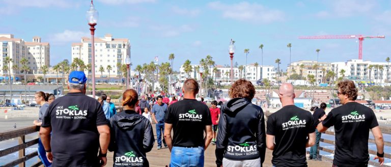 Ekipa Uroša gleda proti obali oceansida