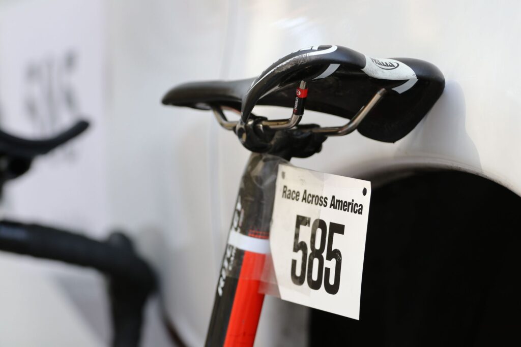 Sedež kolesa s štartno številko